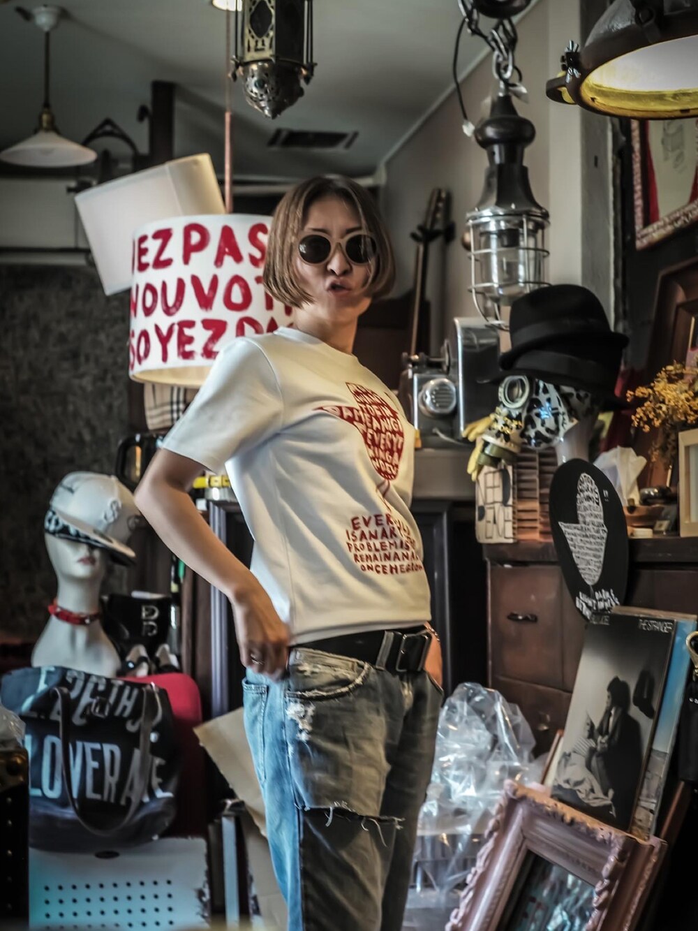 「夏だ！Tシャツ着よう！、オトナカジュアル、graffiti、Tシャツ」｜「AKILLER & COOSINZのアイテム（Tシャツ/カットソー、ホワイト系）」を使った、樋口コウシンさん（レディース・162cm）の夏コーディネートの2枚目の写真