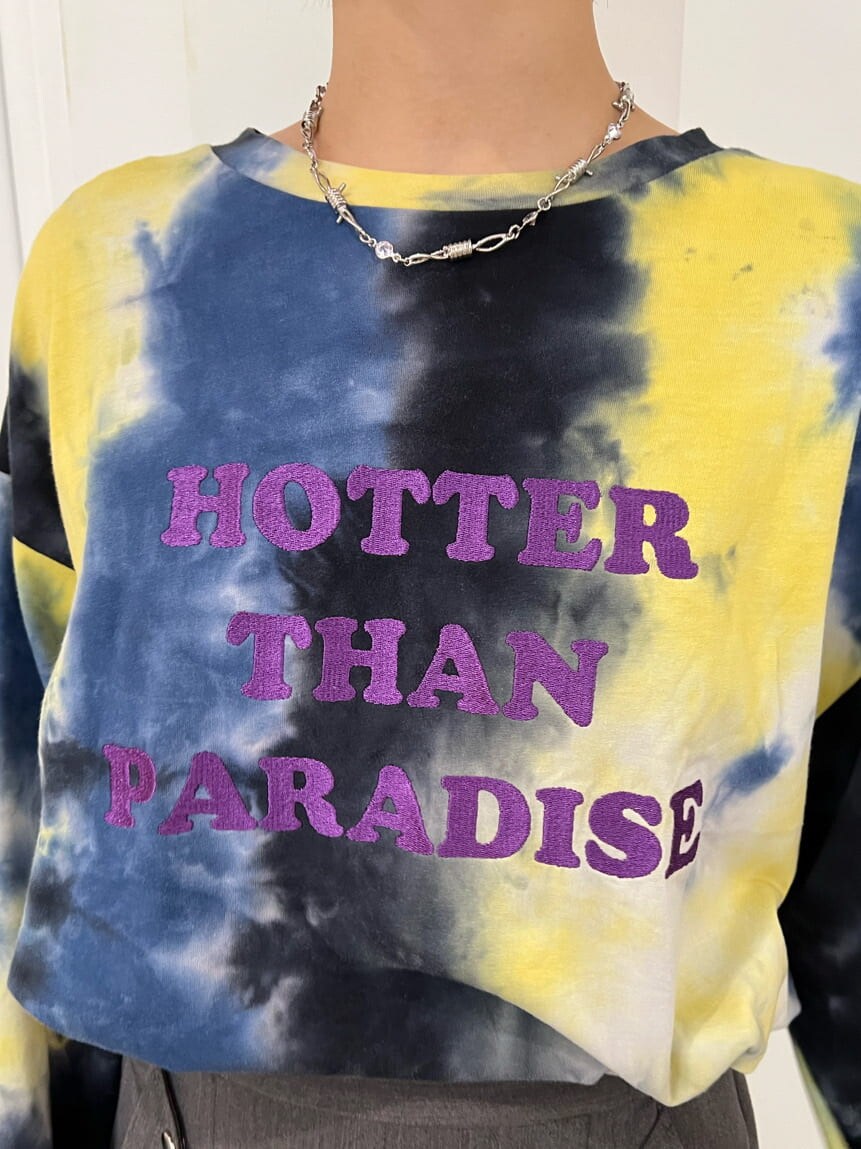 ブラック系のブーツ、ブルー系のTシャツ/カットソー、グレー系のその他パンツを着用したレディースの夏コーディネートの7枚目の写真