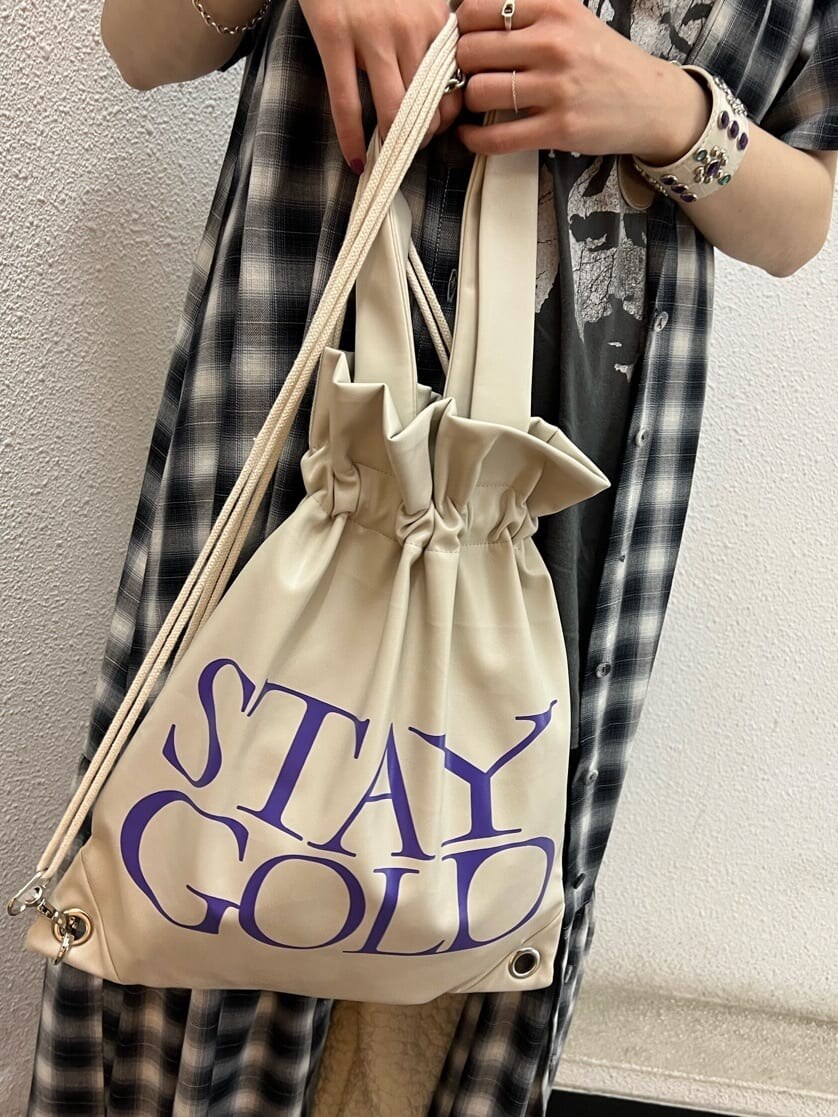 その他のワンピース、ホワイト系のバックパック/リュック、ホワイト系のその他パンツを着用したレディースの夏コーディネートの10枚目の写真