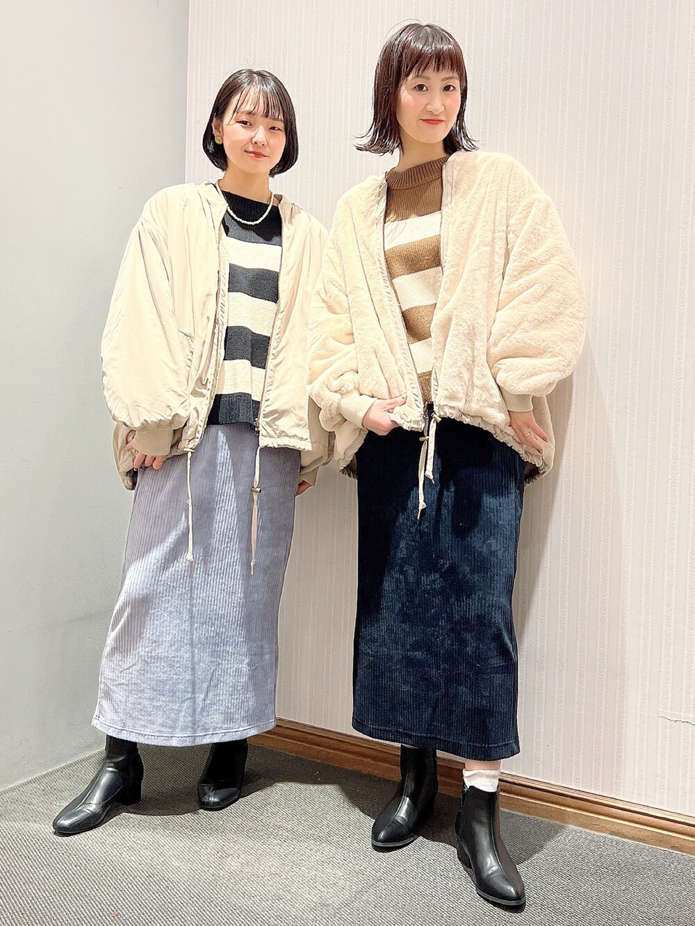 「アースミュージック&エコロジー、earth music&ecology、リンクコーデ、色違いコーデ、リバーシブル、リバーシブルMA-1、コーデュロイスカート、ボーダー、ボーダーニット、ブーツ、オリエンタルトラフィック、冬コーデ、earthstaff、大人カジュアル、ゆるコーデ」|「earth music&ecologyのORiental TRaffic ベルトショートブーツ *(ブーツ、ブラック系)」を使った、satomikamoさん(レディース・162cm)の冬コーディネートの2枚目の写真