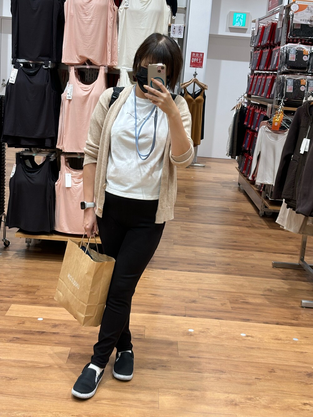 「UNIQLOのアイテム（パンツ、ブラック系）」を使った、ゆきぴさん（レディース・163cm）の秋コーディネートの2枚目の写真
