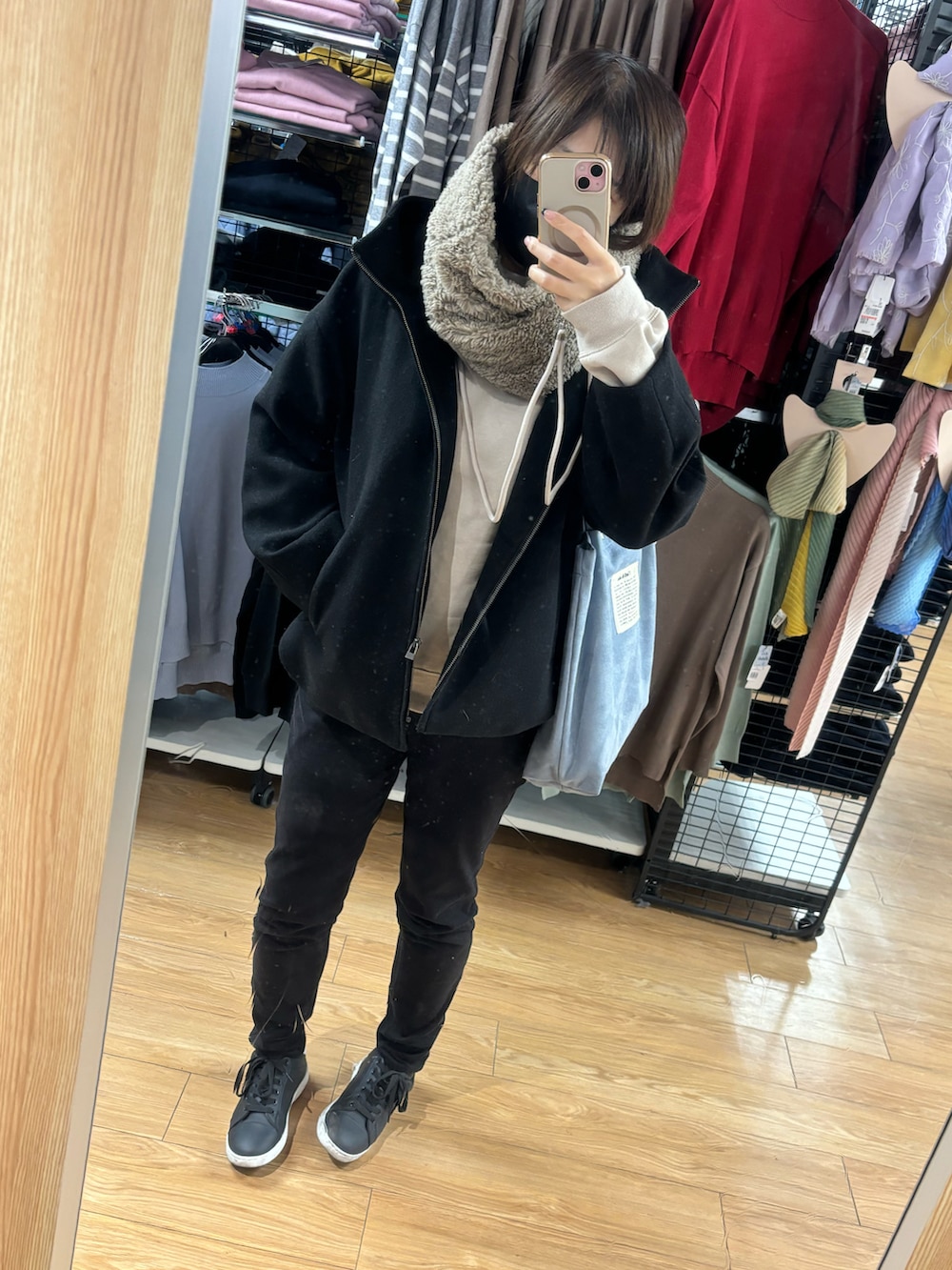 「GUのアイテム（トップス、ベージュ系）」を使った、ゆきぴさん（レディース・163cm）の冬コーディネートの2枚目の写真