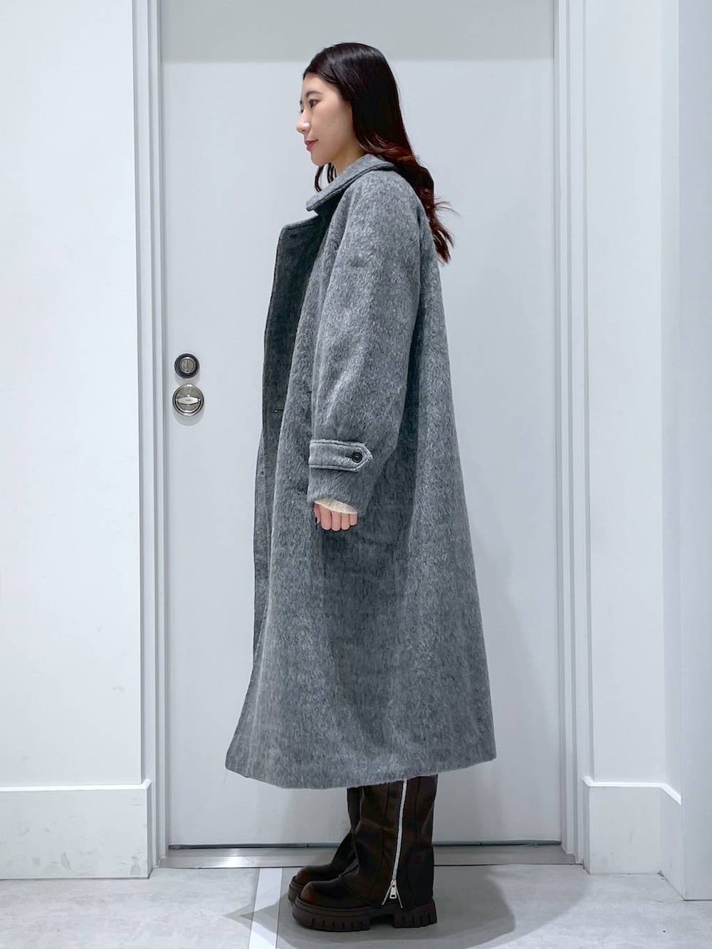 「韓国系、きれいめ、FOREVER 21、秋冬新作、高身長、高見え、モテ、テーマパーク、デート/ロマンティック、秋コーデ、冬コーデ、女子会」｜「FOREVER 21の【2024FW】カバーブーツ（ブーツ、ブラウン系）」を使った、まゆさん（レディース・167cm）の冬コーディネートの2枚目の写真