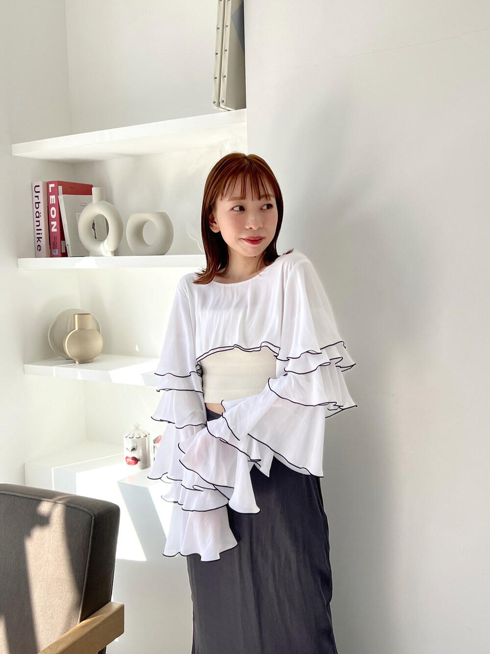 「へザー、Heather、マーメイドスカート、ロングスカート、フリルトップス、フリルブラウス、キャミソール、休日コーデ、春服デビュー宣言、シンプルスタイル、キレイめコーデ、デート、ミュール、おでかけコーデ」｜「Heatherのカラーアソートミュール　182411（サンダル、ブラック系）」を使った、みさっきーさん（レディース・154cm）の春コーディネートの3枚目の写真