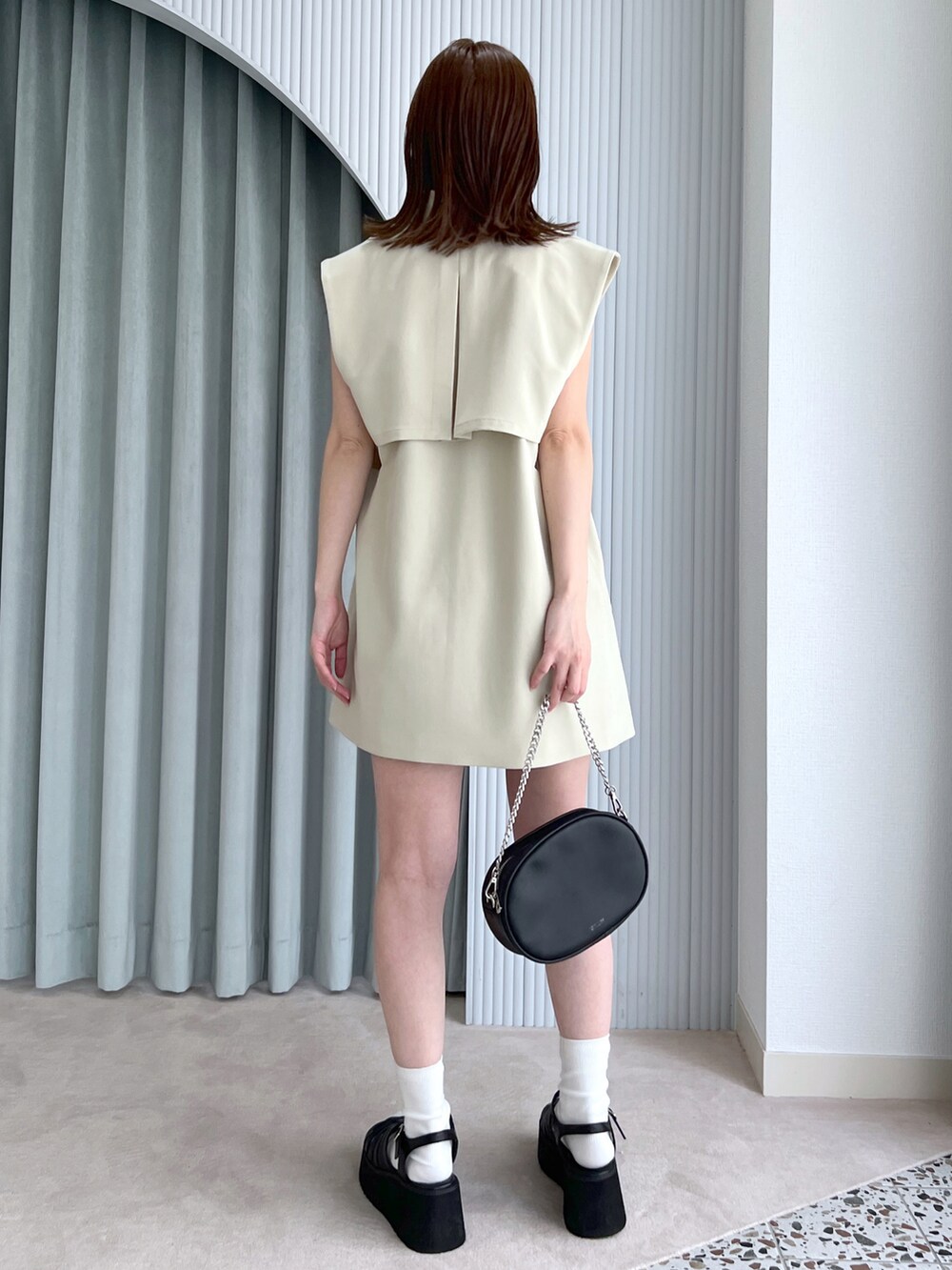「Heather、へザー、低身長、セットアップ、ベスト、春服デビュー宣言、春コーデ、シンプルコーデ、タンクトップ、グルカサンダル、サンダル、低身長女子、セットアップスタイル」｜「Heatherのボリュームソールグルカサンダル　182405（サンダル、ブラック系）」を使った、みさっきーさん（レディース・154cm）の春コーディネートの3枚目の写真