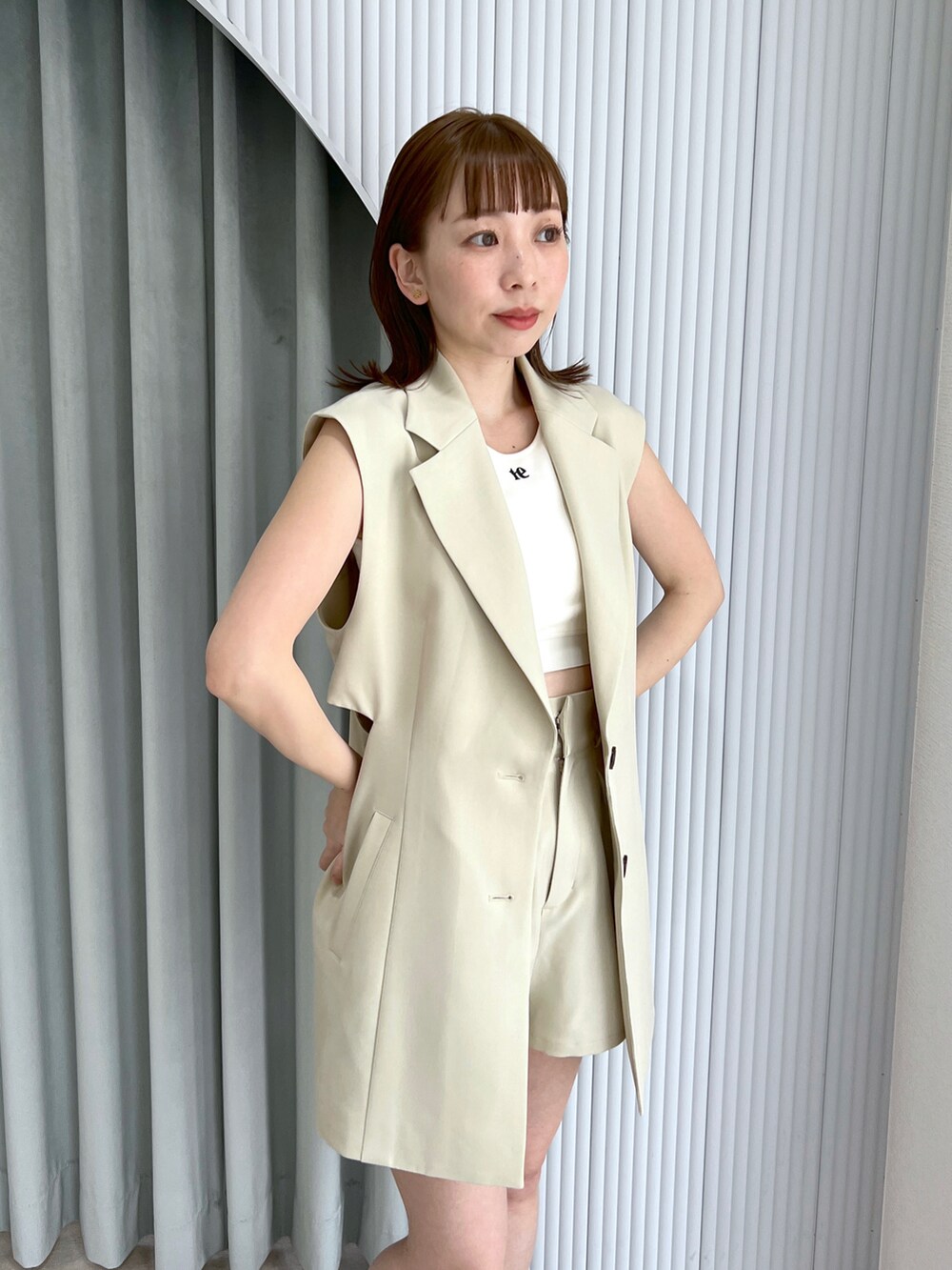 「Heather、へザー、低身長、セットアップ、ベスト、春服デビュー宣言、春コーデ、シンプルコーデ、タンクトップ、グルカサンダル、サンダル、低身長女子、セットアップスタイル」｜「Heatherのボリュームソールグルカサンダル　182405（サンダル、ブラック系）」を使った、みさっきーさん（レディース・154cm）の春コーディネートの4枚目の写真