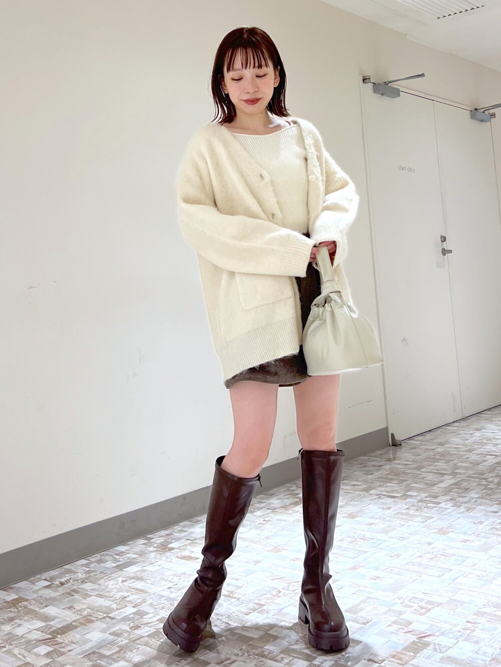 「Heather、へザー、ショートパンツ、カーディガン、カーディガンコーデ、レイヤードスタイル、へリンボーン、ロングブーツ、ワントーンコーデ、ニュアンスカラー、大人女子、秋のコーデ、パンツスタイル、低身長」｜「Heatherのインヒールストレッチロングブーツ　229820（ブーツ、ブラウン系）」を使った、みさっきーさん（レディース・154cm）の秋コーディネートの2枚目の写真