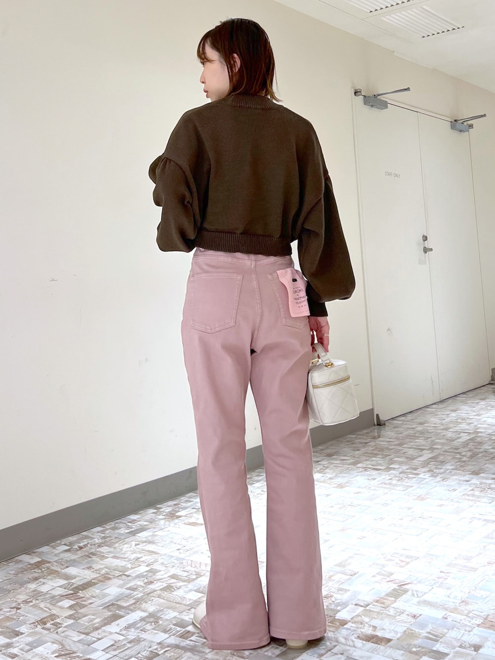 「Heather、へザー、低身長、低身長コーデ、フレアパンツ、デニムパンツ、カーディガン、ボレロ、ボレロカーディガン、休日スタイル、秋カラー」｜「Heatherのスクエアトゥストレッチブーツ  356600（ブーツ、ホワイト系）」を使った、みさっきーさん（レディース・154cm）の秋コーディネートの3枚目の写真
