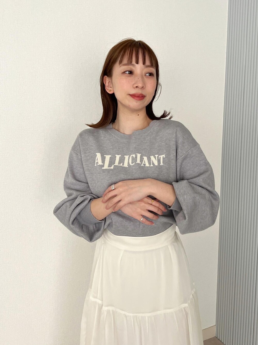 「Heather、へザー、低身長、低身長コーデ、ティアードスカート、ニット、パステル映える春、春コーデ、春服デビュー宣言、シンプルコーデ、ロングスカート、低身長女子」｜「Heatherのストームブーツサンダル　182402（サンダル、ホワイト系）」を使った、みさっきーさん（レディース・154cm）の春コーディネートの2枚目の写真