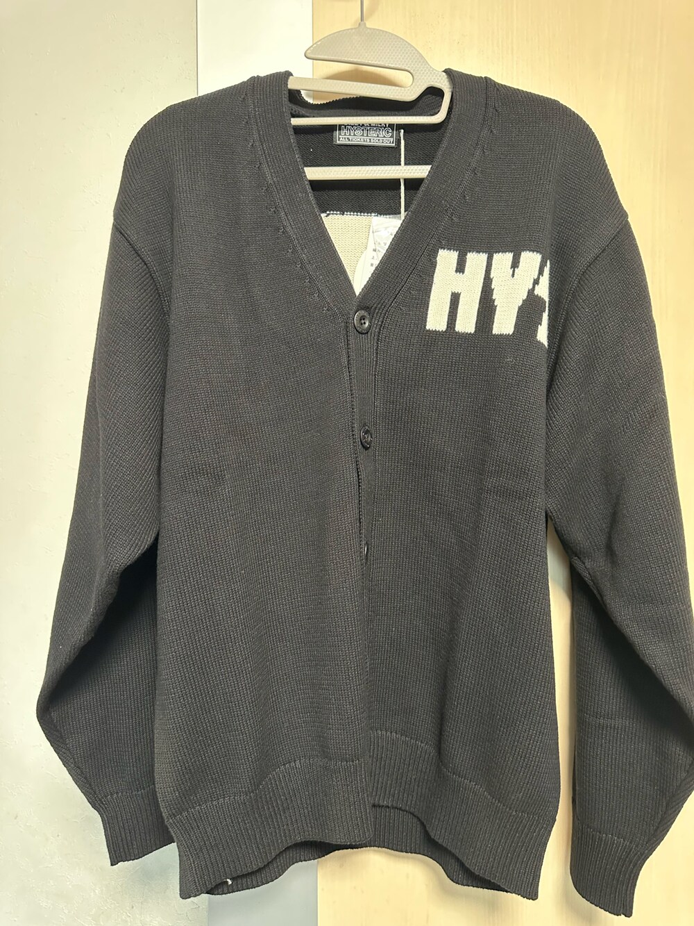 「HYSTERIC GLAMOURのHYSTERIC STEEL編込 カーディガン（カーディガン/ボレロ、ブラック系）」を使った、mattu0911さん（メンズ・162cm）の夏コーディネートの2枚目の写真