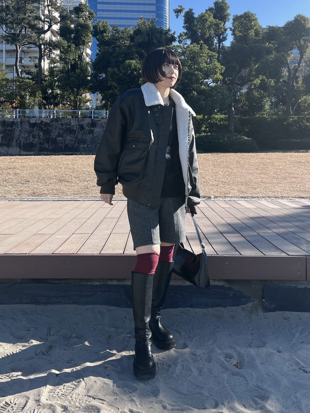 「クリスマスに着たい服、カジュアルコーデ、オトナ女子、おしゃれさんと繋がりたい、ラクチンコーデ、お洒落さんとつながりたい、秋冬コーデ、ブーツスタイル、冬、プチプラ、大人ガーリー」|「EMODAのタンクソールロングブーツ(ブーツ、ブラック系)」を使った、ecrumさん(レディース・162cm)の冬コーディネートの2枚目の写真