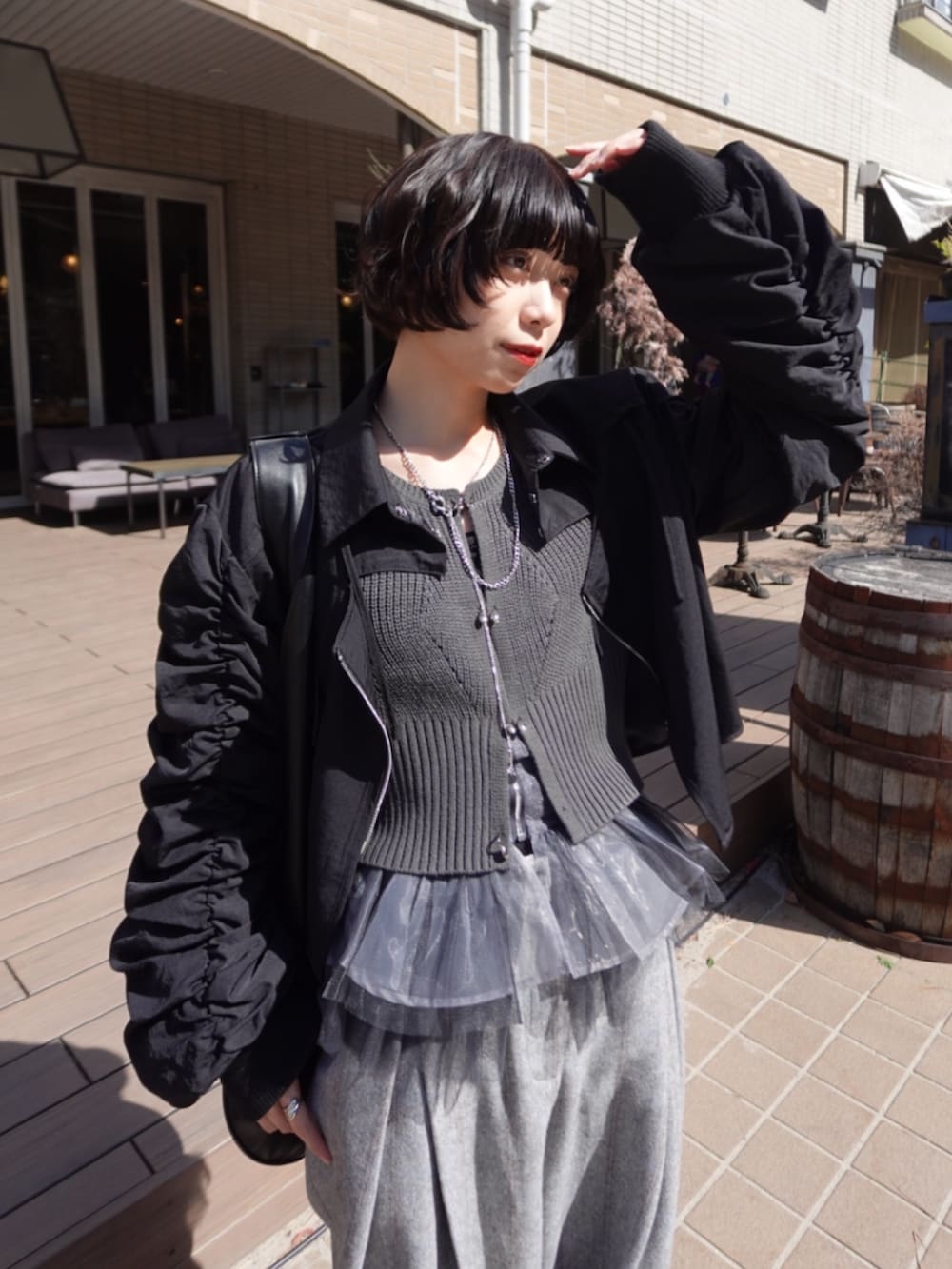 「大人カジュアル、ラクチンコーデ、春服コーデ、春めき満開コーデ、オトナカジュアル、おしゃれさんと繋がりたい」｜「chucllaのヘリンボーン クロスタック ワイドパンツ chw24a042（その他パンツ、グレー系）」を使った、ecrumさん（骨格ナチュラル・レディース・162cm）の春コーディネートの2枚目の写真