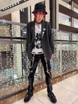 サスペンダーを使った「Vivienne Westwood」のメンズ人気ファッション