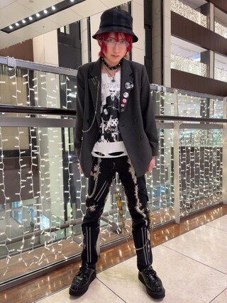 サスペンダーを使った「Vivienne Westwood」のメンズ人気ファッション