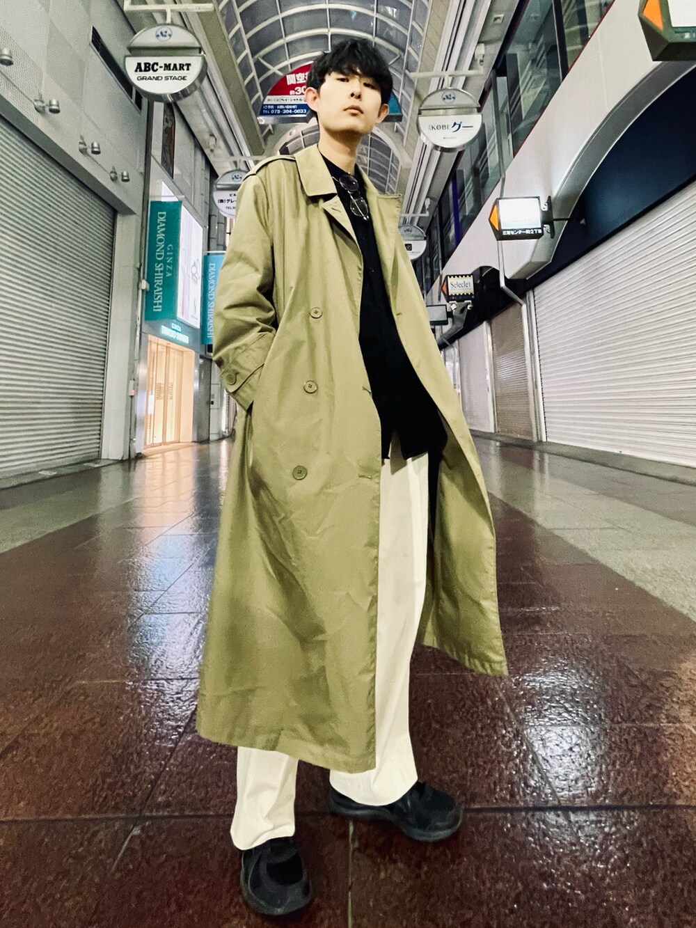 「秋冬コーデ、オトナカジュアル、冬アウター、お洒落さんとつながりたい、シンプルスタイル、UNIQLO、GU、きれいめカジュアル、メンズファッション、シティボーイ、メガネ男子、コート、カジュアルコーデ、トレンチコート、GUコーデ」｜「UNIQLOのアイテム（トレンチコート、その他）」を使った、たつきさん（メンズ・176cm）の冬コーディネートの3枚目の写真