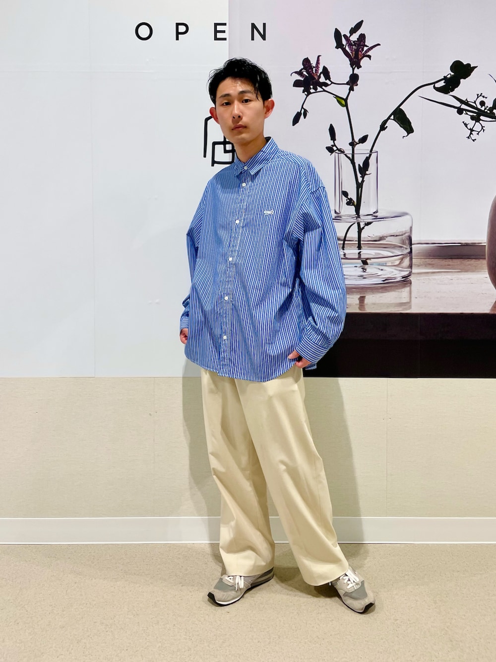 「RAGEBLUEのアイテム（シャツ/ブラウス、ブルー系）」を使った、たつきさん（メンズ・176cm）の春コーディネートの2枚目の写真