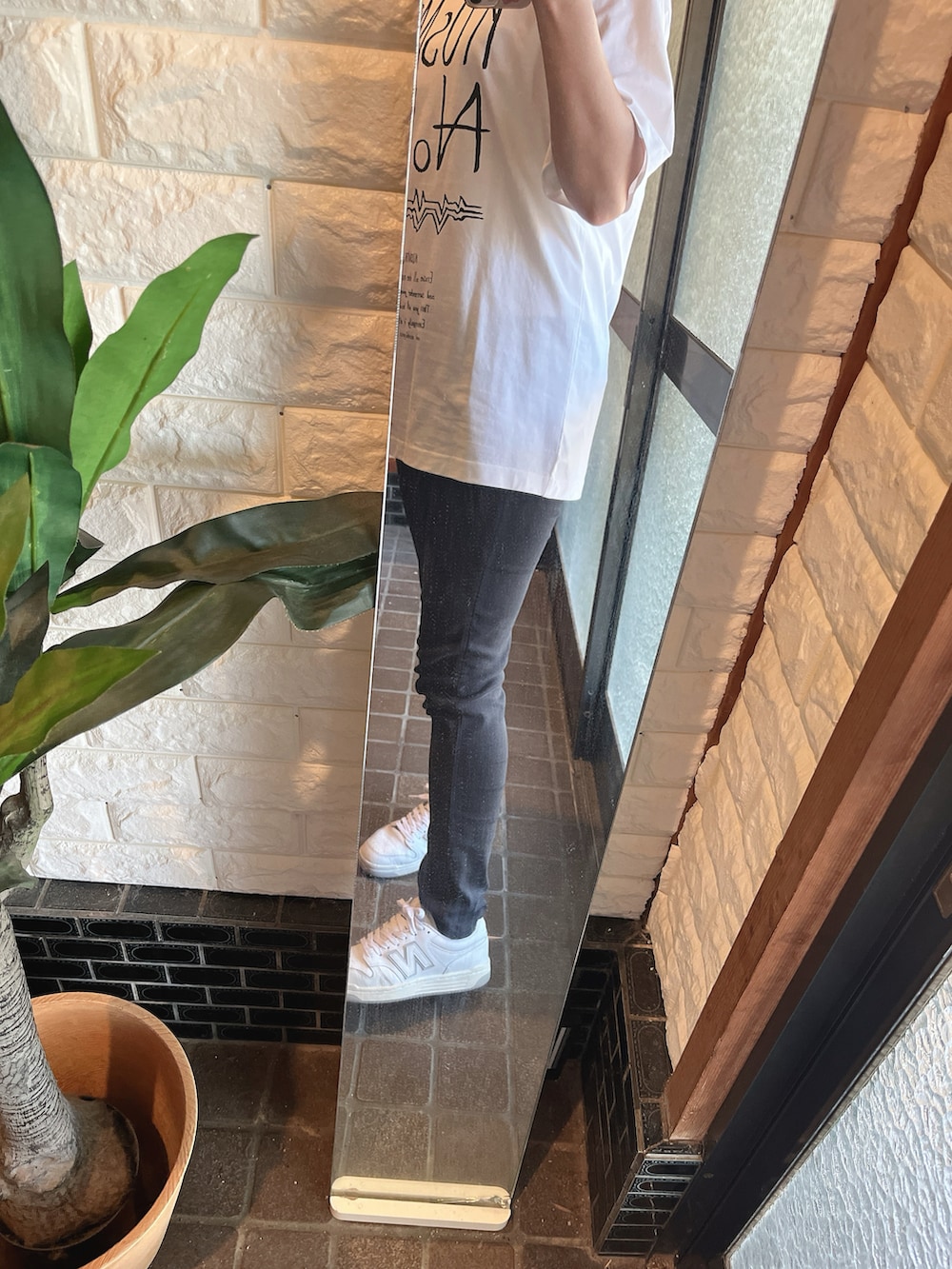 「今日のコーデ、コラボTシャツ、GU、アンダーカバー、プチプラ、プチプラコーデ、おしゃれさんと繋がりたい」｜「GUのアイテム（Tシャツ/カットソー、ホワイト系）」を使った、HITOMI61さん（レディース・157cm）の夏コーディネートの2枚目の写真