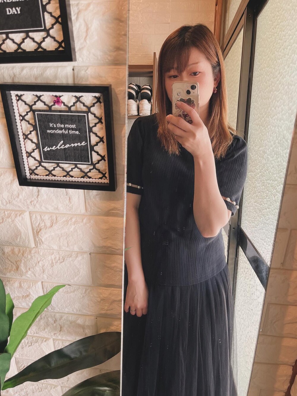 「今日のコーデ、激安コーデ、古着、古着コーデ、古着MIX、古着好きな人と繋がりたい、古着女子、綺麗めコーデ、休日スタイル、おしゃれさんと繋がりたい、お出かけコーデ、30代コーデ」｜「majesticregonのアイテム（シャツ/ブラウス、ブラック系）」を使った、HITOMI61さん（レディース・157cm）の春コーディネートの2枚目の写真