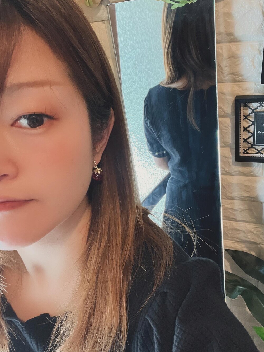 「今日のコーデ、激安コーデ、古着、古着コーデ、古着MIX、古着好きな人と繋がりたい、古着女子、綺麗めコーデ、休日スタイル、おしゃれさんと繋がりたい、お出かけコーデ、30代コーデ」｜「majesticregonのアイテム（シャツ/ブラウス、ブラック系）」を使った、HITOMI61さん（レディース・157cm）の春コーディネートの3枚目の写真