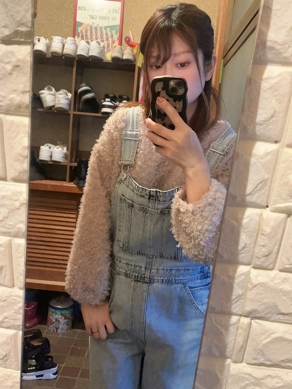 「今日のコーデ、大人コーデ、シンプルスタイル、お洒落さんとつながりたい、古着コーデ、ゆるだぼ、ファッションを楽しもう、プードルトップス、秋冬コーデ、ダウンジャケット」｜「H&Mのアイテム（サロペット/オーバーオール、ブルー系）」を使った、HITOMI61さん（レディース・157cm）の秋コーディネートの2枚目の写真