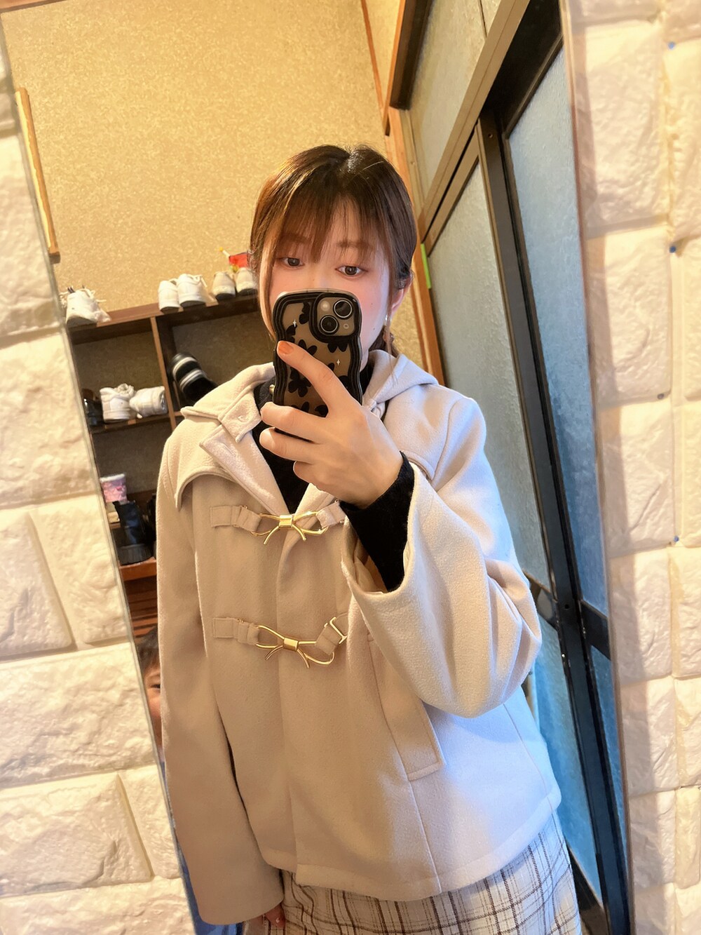 「今日のコーデ、キレイめコーデ、古着MIX、オトナカワイイ、いいね、save、フォローお願いします🤑」｜「しまむらのアイテム（ノーカラーコート、ベージュ系）」を使った、HITOMI61さん（レディース・157cm）の冬コーディネートの2枚目の写真