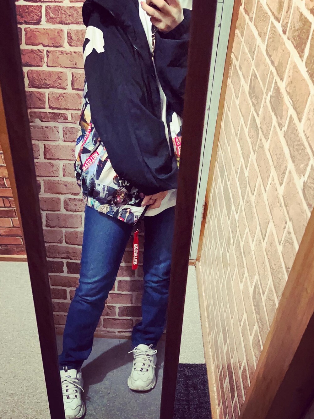 「古着、古着コーデ、古着女子、古着好きな人と繋がりたい、メンズライク、メンズアイテム、30代、30代コーデ、30代ママ、お洒落さんとつながりたい、プチプラコーデ、いいね、save、フォローお願いします🤑、フォローお願いします、フォロー返します、フォロー、イイネ、お気に入り登録お願いします♡」｜「しまむらのアイテム（デニムパンツ、ブルー系）」を使った、HITOMI61さん（レディース・157cm）の春コーディネートの2枚目の写真