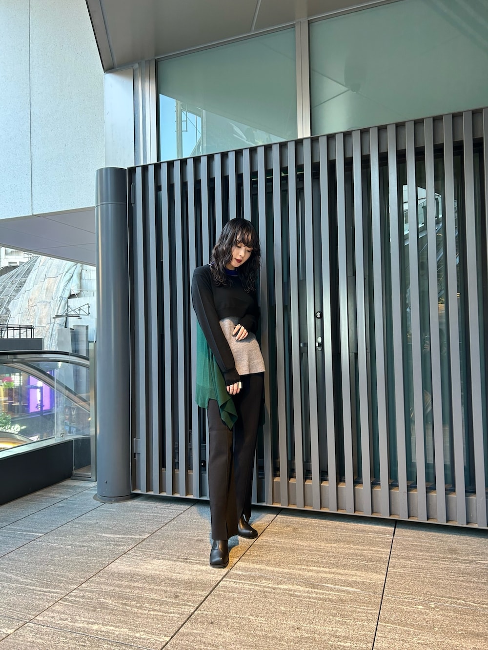 レイヤードミックスデザインニットを使った人気ファッション