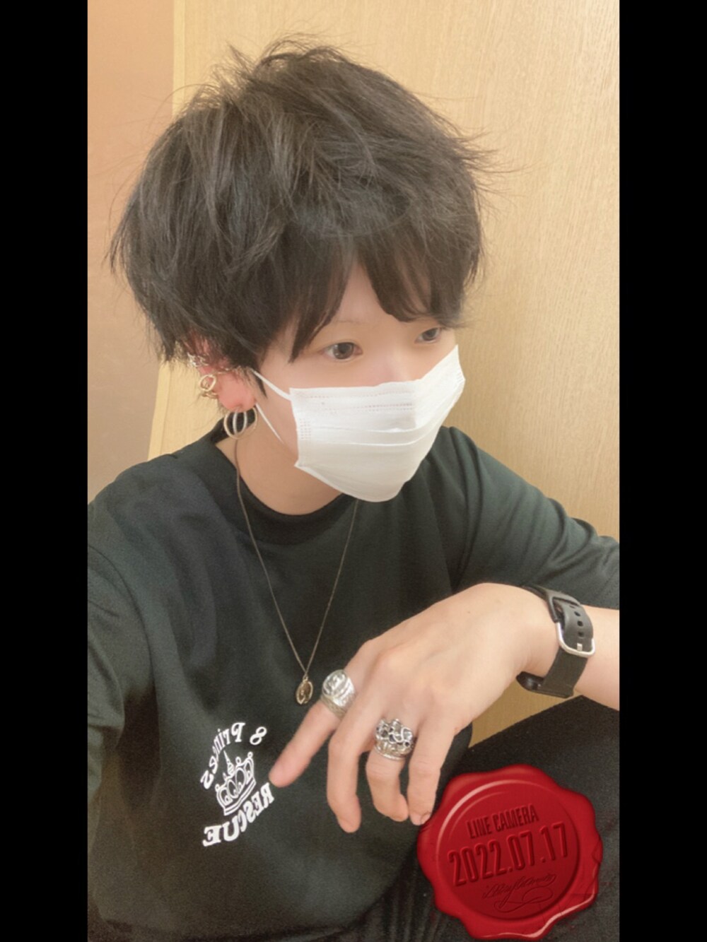 レッド系のその他を着用したレディースの夏コーディネートの2枚目の写真