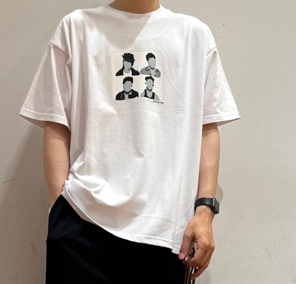 「アーバンリサーチ、スニーカー、カジュアル、URBANRESEARCH、セール、夏服、ur、おでかけコーデ、マネキン買い、一枚で決まるtシャツ、私が選ぶセールアイテム25ss」｜「MASTER&CoのMASTER&Co.　GOAT LEATHER KINCHAKU BAG（ショルダーバッグ、ブラウン系）」を使った、鎌田　真平さん（メンズ・172cm）の夏コーディネートの3枚目の写真