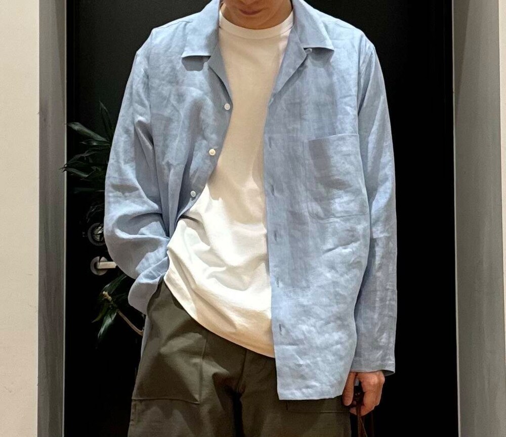「アーバンリサーチ、別注、URBANRESEARCH、春服、ur、おでかけコーデ、春アイテム、春カラーコーデ、マネキン買い」｜「MASTER&CoのMASTER&Co.　GOAT LEATHER KINCHAKU BAG（ショルダーバッグ、ブラウン系）」を使った、鎌田　真平さん（メンズ・172cm）の春コーディネートの3枚目の写真