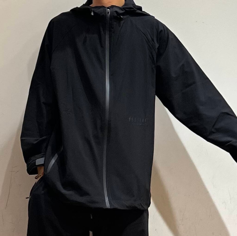 「アーバンリサーチ、カジュアル、URBANRESEARCH、カットソー、アウトドア、夏服、ur、おでかけコーデ、機能性素材、マネキン買い」｜「SALOMONのSALOMON　XT-6 GTX（スニーカー、ブラック系）」を使った、鎌田　真平さん（メンズ・172cm）の夏コーディネートの3枚目の写真