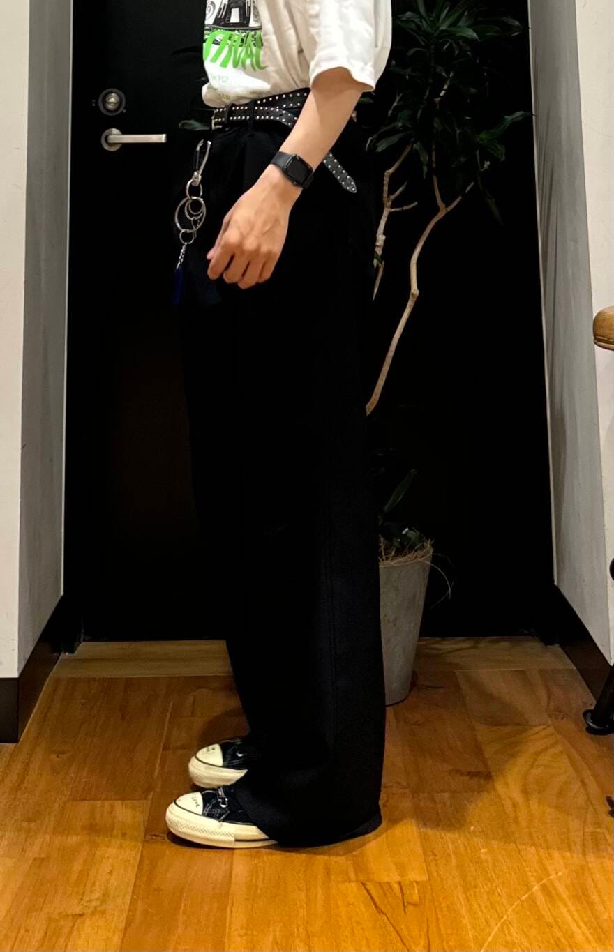 「アーバンリサーチ、カジュアル、URBANRESEARCH、夏服、ur、おでかけコーデ、マネキン買い、一枚で決まるtシャツ」｜「MASTER&Coの『別注』　MASTER&Co.×URBAN RESEARCH　STUDS 24mm BELT（ベルト、ブラック系）」を使った、鎌田　真平さん（メンズ・172cm）の夏コーディネートの5枚目の写真