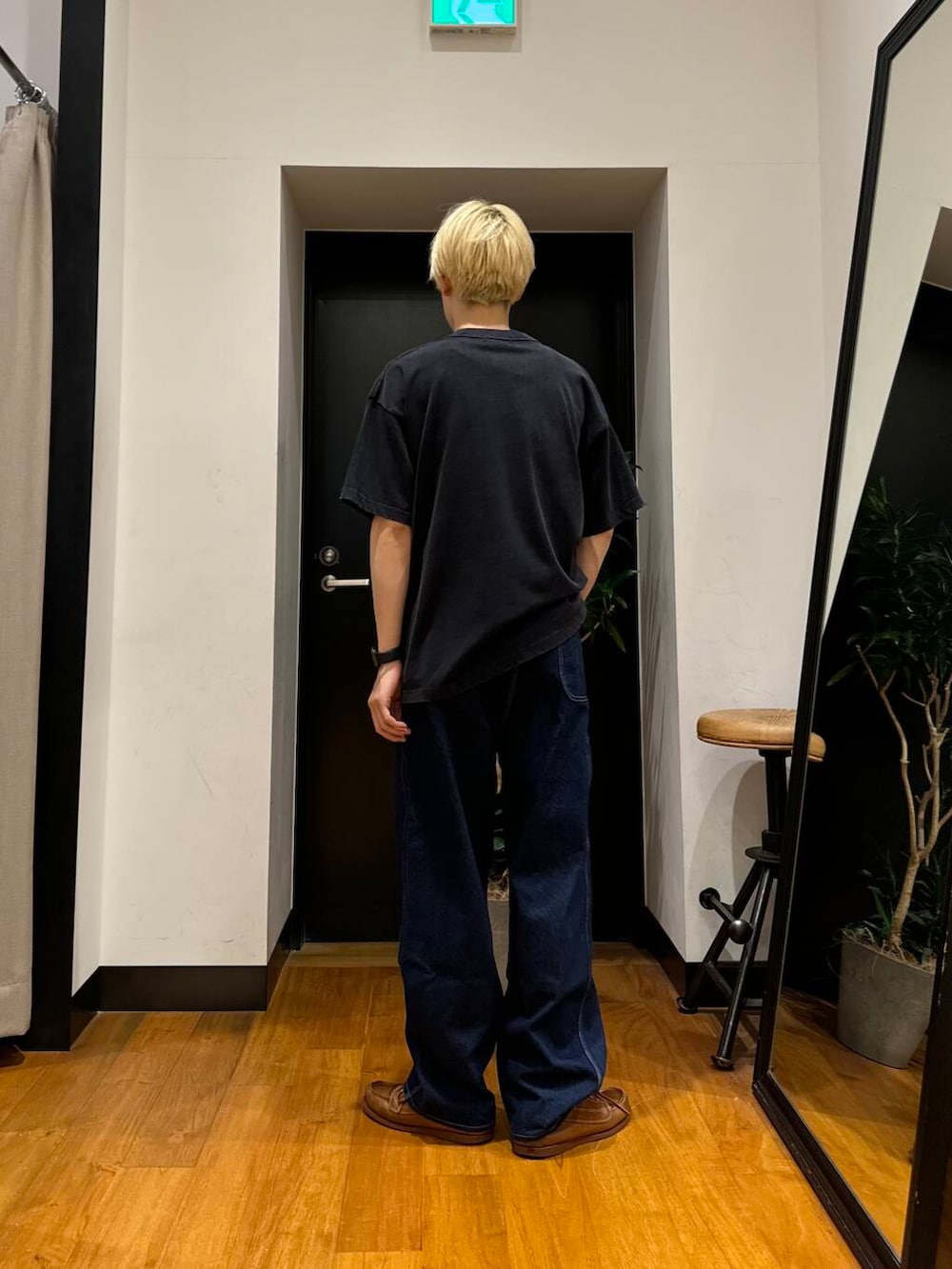 「アーバンリサーチ、カジュアル、URBANRESEARCH、夏服、ur、おでかけコーデ、マネキン買い、lotto、一枚で決まるtシャツ」｜「LOTTOのLOTTO　MILAN NEWYORK T-SHIRTS（Tシャツ/カットソー、グレー系）」を使った、鎌田　真平さん（メンズ・172cm）の夏コーディネートの2枚目の写真