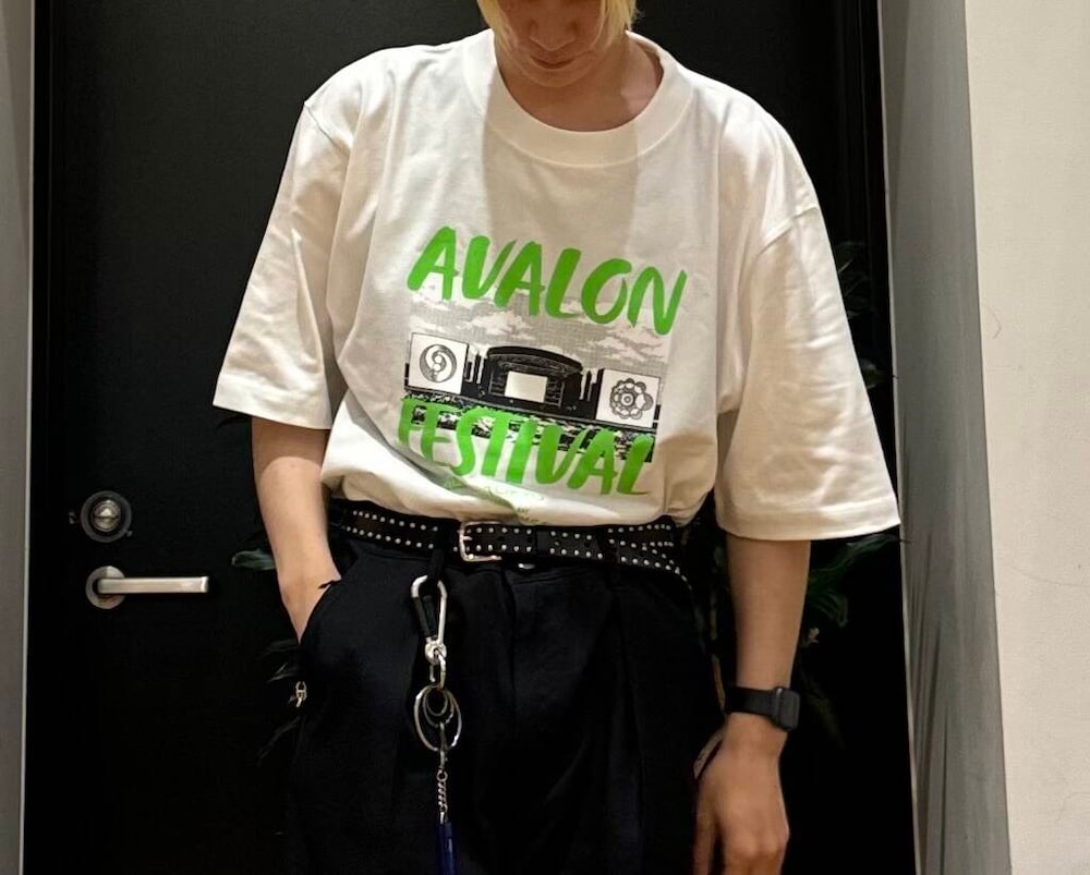 「アーバンリサーチ、カジュアル、URBANRESEARCH、夏服、ur、おでかけコーデ、マネキン買い、一枚で決まるtシャツ」｜「MASTER&Coの『別注』　MASTER&Co.×URBAN RESEARCH　STUDS 24mm BELT（ベルト、ブラック系）」を使った、鎌田　真平さん（メンズ・172cm）の夏コーディネートの3枚目の写真