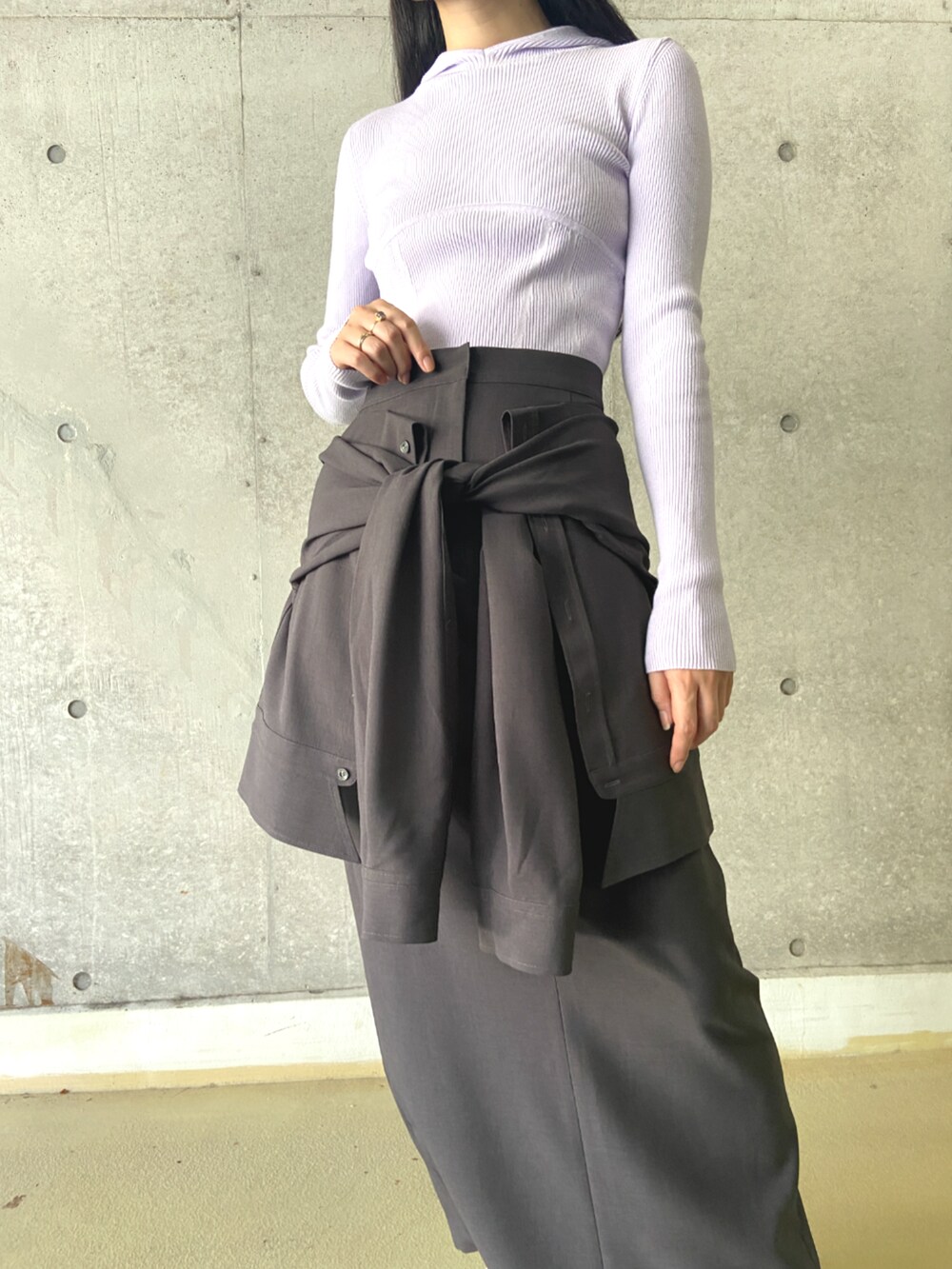 「秋冬コーデ、ニット、個性派、カジュアル」｜「THINGS THAT MATTERのHOODIE KNIT TOPS / フーディーニットトップス（その他トップス、パープル系）」を使った、THINGS THAT MATTERさん（レディース・162cm）の冬コーディネートの2枚目の写真