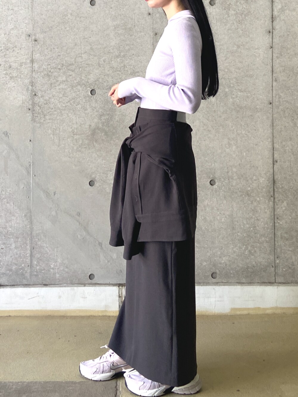 「秋冬コーデ、ニット、個性派、カジュアル」｜「THINGS THAT MATTERのHOODIE KNIT TOPS / フーディーニットトップス（その他トップス、パープル系）」を使った、THINGS THAT MATTERさん（レディース・162cm）の冬コーディネートの3枚目の写真