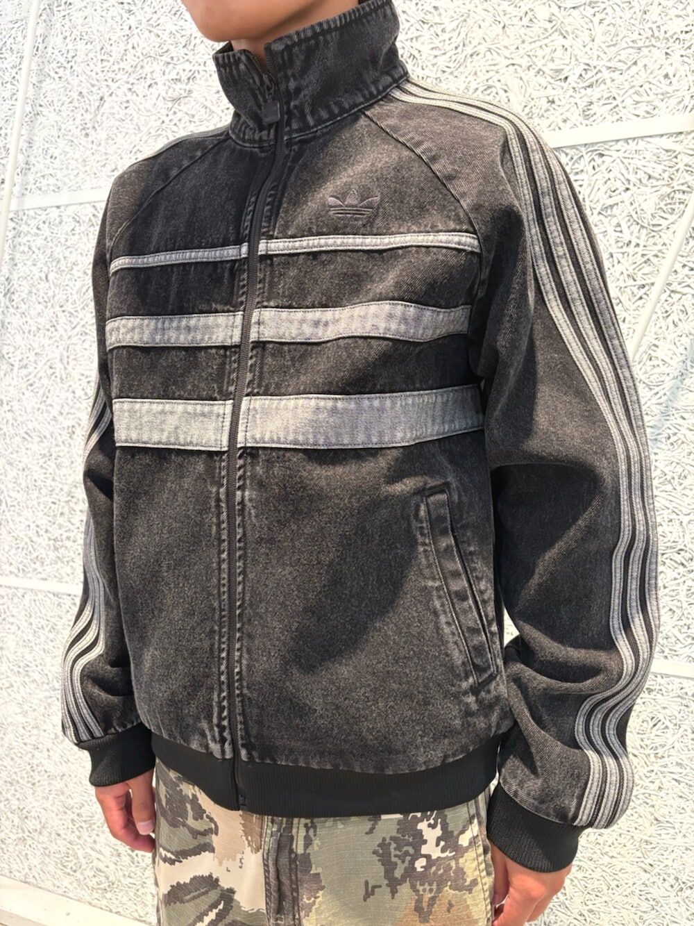 adidas アディカラー ファースト ブラックデニム トラックトップ