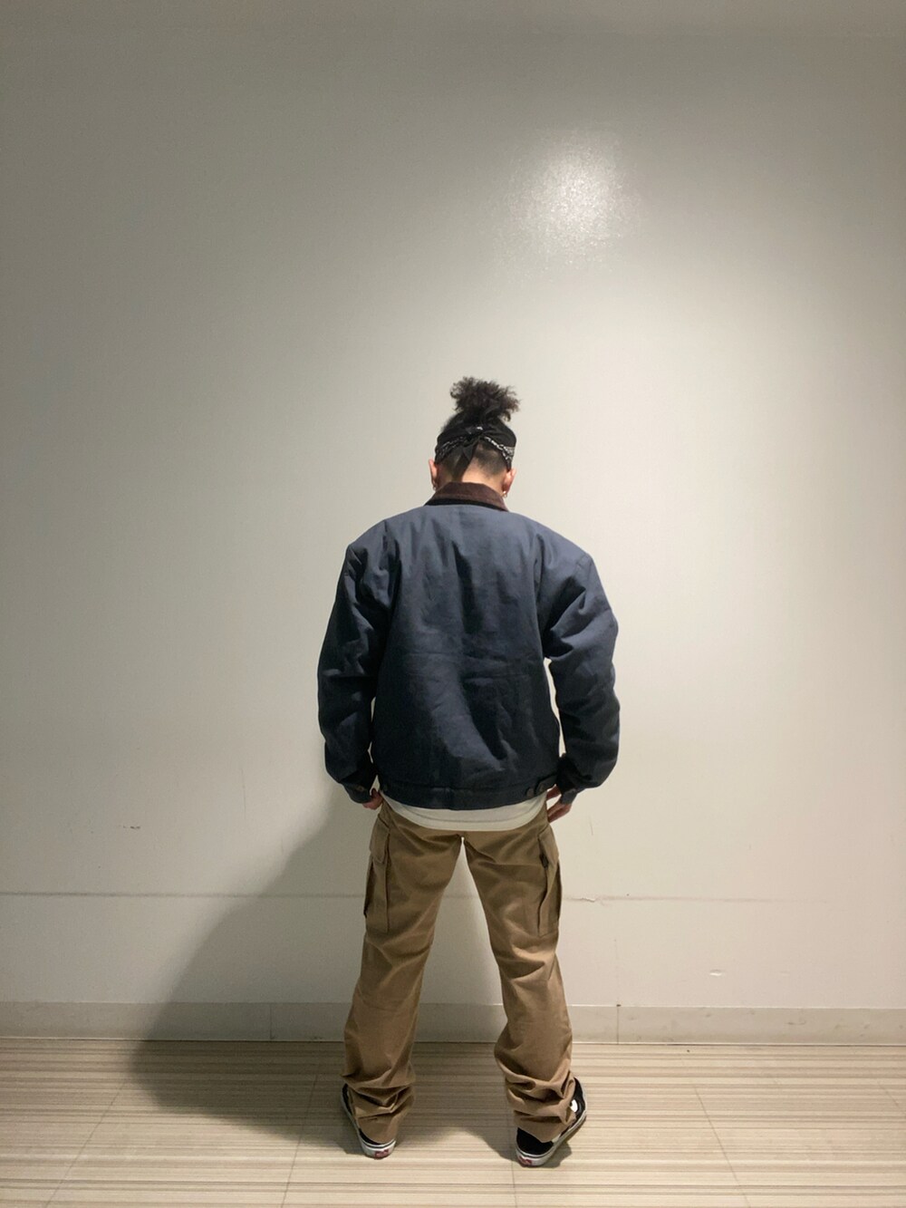 「秋コーデ、ジャケットスタイル、秋服、冬服、冬ファッション、AVIREX、ootd、ファッションの力を信じよう、秋服準備はじめました、カーゴパンツ」｜「AVIREXのアイテム（ジャケット/アウター、ブルー系）」を使った、kaiさん（メンズ・165cm）の秋コーディネートの2枚目の写真