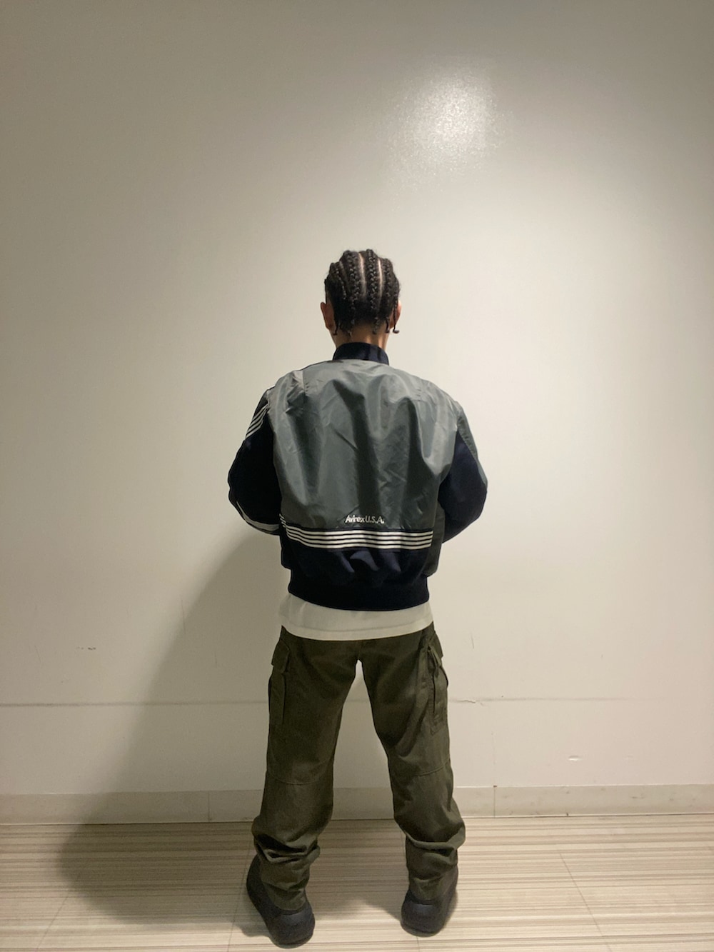「秋服コーデ、シンプルスタイル、秋っぽコーデ更新中、秋冬コーデ、AVIREX、ootd、ファッションの力を信じよう、今日のコーデ、休日スタイル、ビジネススタイル」｜「AVIREXの《CROSSOVER》MA-1 / MA-1 クロスオーバー / AVIREX / アヴィレックス（MA-1、グリーン系）」を使った、kaiさん（メンズ・165cm）の秋コーディネートの2枚目の写真