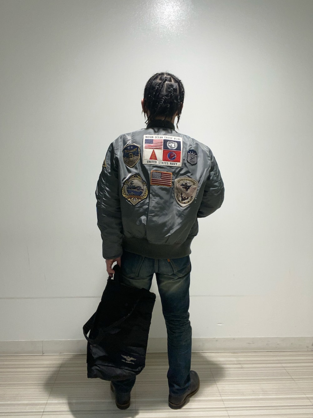 「オトナカジュアル、秋冬コーデ、シンプルスタイル、AVIREX、ootd、ファッションの力を信じよう、ジャケット、冬コーデ、冬、秋コーデ」｜「AVIREXの《VINTAGE LINE》MA-1 "TOP GUN CUSTOM"/ MA-1 "トップガン カスタム" / AVIREX / アヴィレックス（MA-1、グリーン系）」を使った、kaiさん（メンズ・165cm）の冬コーディネートの2枚目の写真
