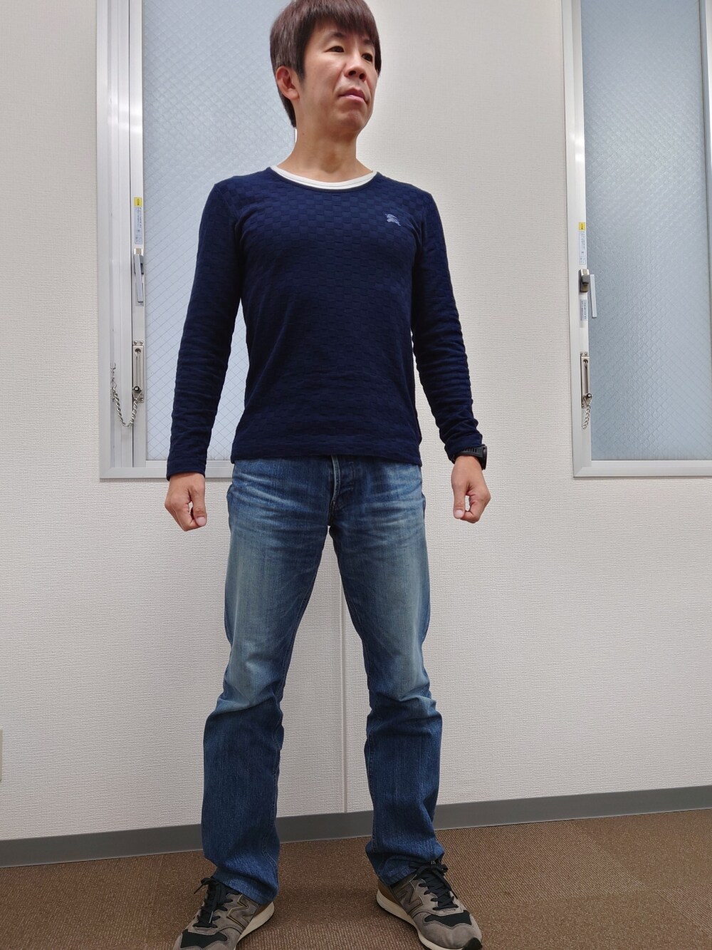 「NEW BALANCEのアイテム（スニーカー、ブルー系）」を使った、gisaoさん（メンズ・171cm）の冬コーディネートの2枚目の写真