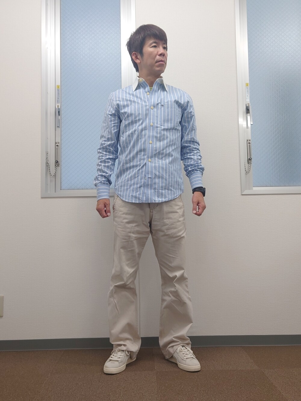 「Abercrombie&Fitchのアイテム（チノパンツ、ベージュ系）」を使った、gisaoさん（メンズ・171cm）の秋コーディネートの2枚目の写真