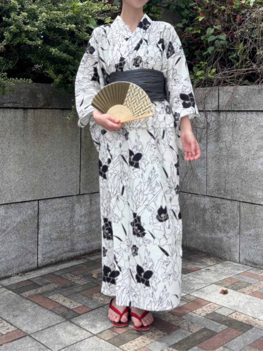 その他の浴衣、ブルー系の和装小物を着用したレディースの夏コーディネートの2枚目の写真
