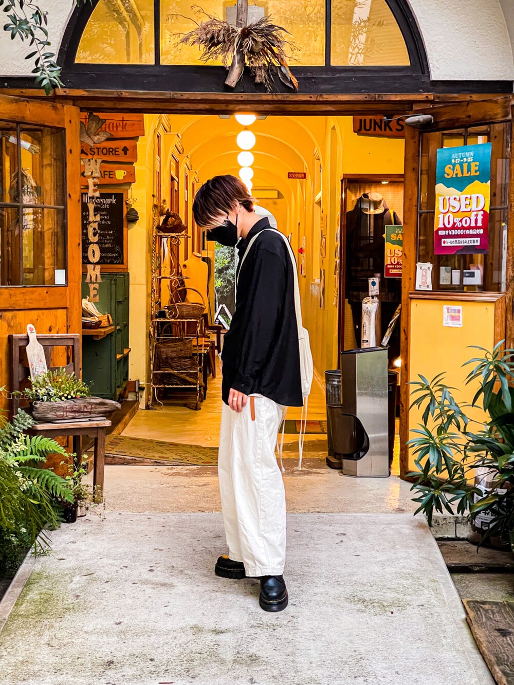「メンズファッション、ZARAデニム、スタジオニコルソン、STUDIONICHOLSON、GU、WYM LIDNM、LIDNM」｜「GUのアイテム（シャツ/ブラウス、ブラック系）」を使った、キョウヘイ・ザ・ワールドさん（メンズ・171cm）の秋コーディネートの2枚目の写真