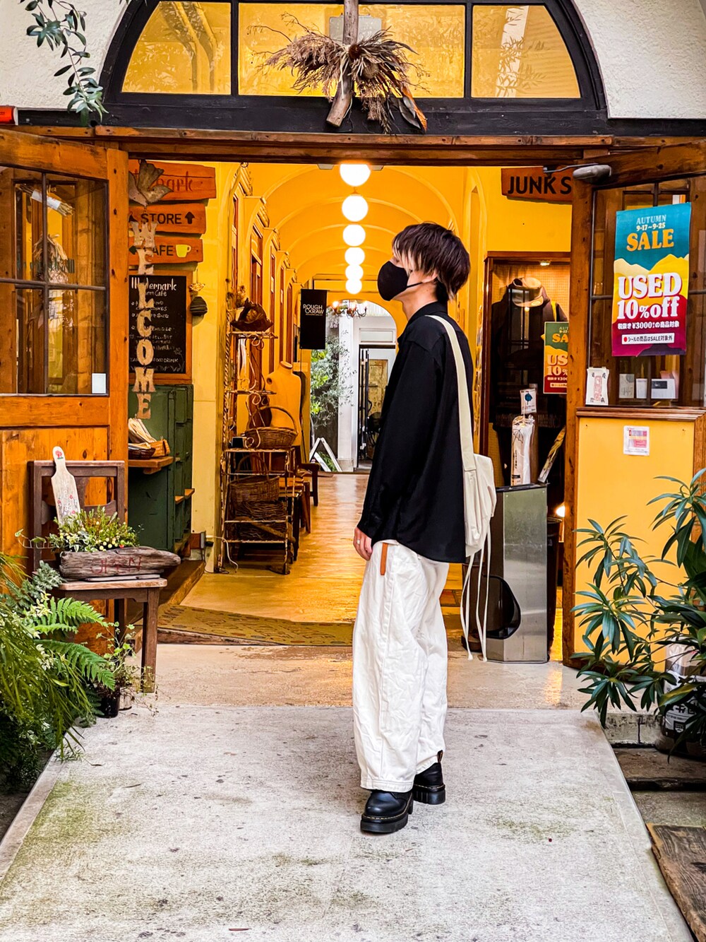 「メンズファッション、ZARAデニム、スタジオニコルソン、STUDIONICHOLSON、GU、WYM LIDNM、LIDNM」｜「GUのアイテム（シャツ/ブラウス、ブラック系）」を使った、キョウヘイ・ザ・ワールドさん（メンズ・171cm）の秋コーディネートの3枚目の写真