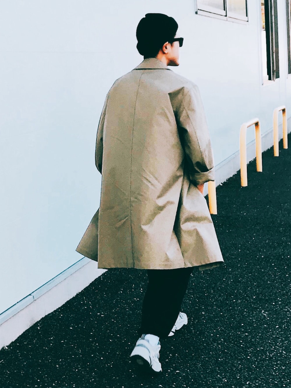 「古着、スウェットパンツ、NIKE、ニット帽、ステンカラーコート、UNIQLO、ストリート、スニーカーコーデ、GU、ナイキスニーカー、古着MIX、UNIQLO U、未来のWEARISTAプロジェクト」｜「HIGHLAND 2000のHIGHLAND 2000/ハイランド 2000/ニットキャップ -BOB CAP-（ニットキャップ/ビーニー、ブラック系）」を使った、91さん（メンズ・173cm）の冬コーディネートの2枚目の写真