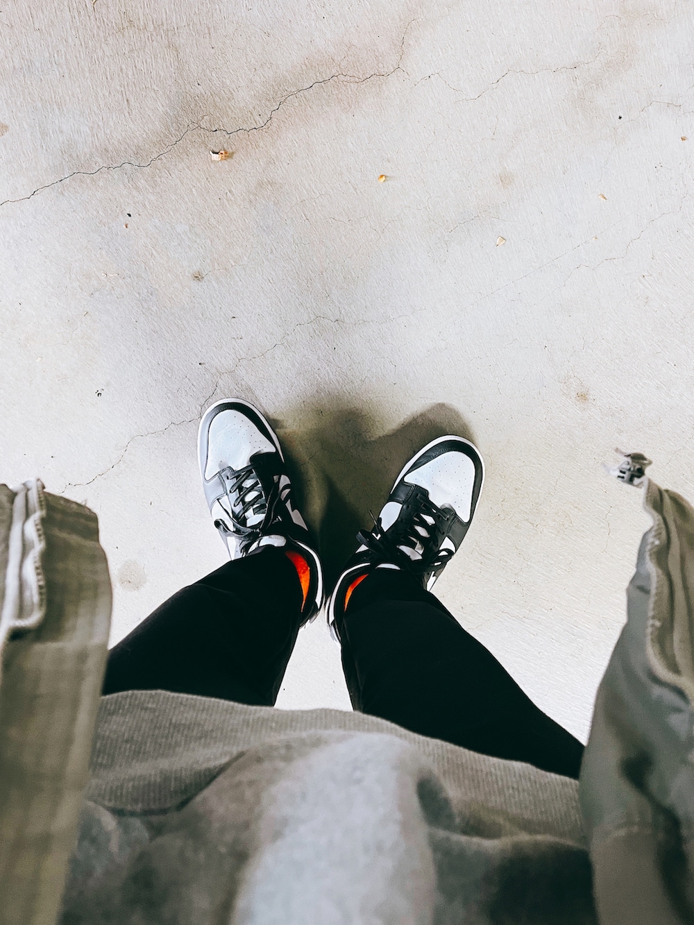 「キャップ、ジェットキャップ、supreme、ミリタリージャケット、level7、ECWCS、スウェット、スラックス、GU、オレンジ、NIKE、dunk、ストリート、古着MIX、streetstyle」｜「Supreme のアイテム（キャップ、ブラック系）」を使った、91さん（メンズ・173cm）の冬コーディネートの4枚目の写真