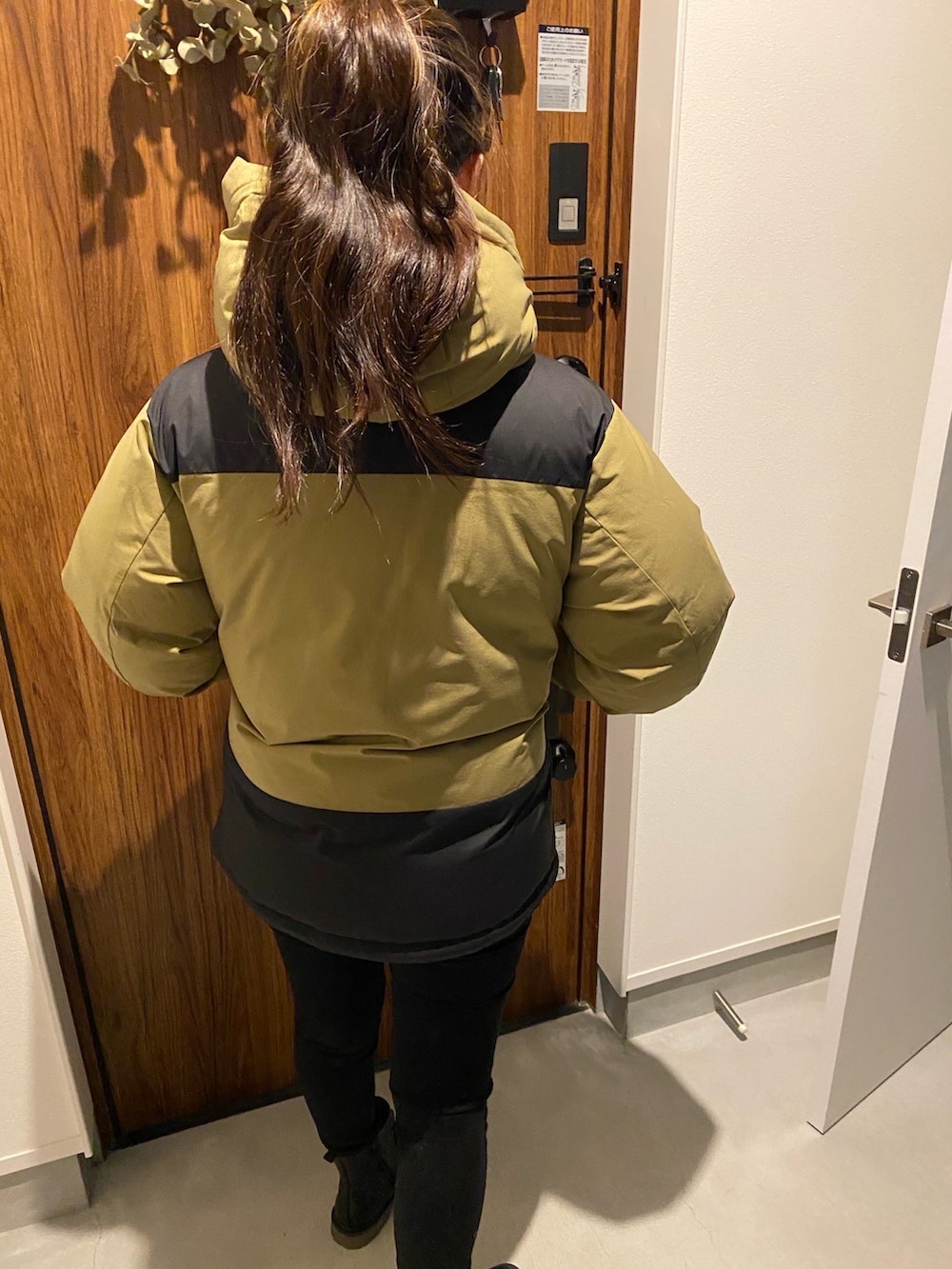 「オトナ女子、ファーストダウン、シンプル、フユコーデ、プチプラ」｜「FIRST DOWNのFirst Down/ファーストダウン WRAP DOWN PARKA ダウンパーカー ダウンジャケット（ダウンジャケット/コート、ベージュ系）」を使った、EMA.ENA Daddyさん（レディース・158cm）の秋コーディネートの2枚目の写真