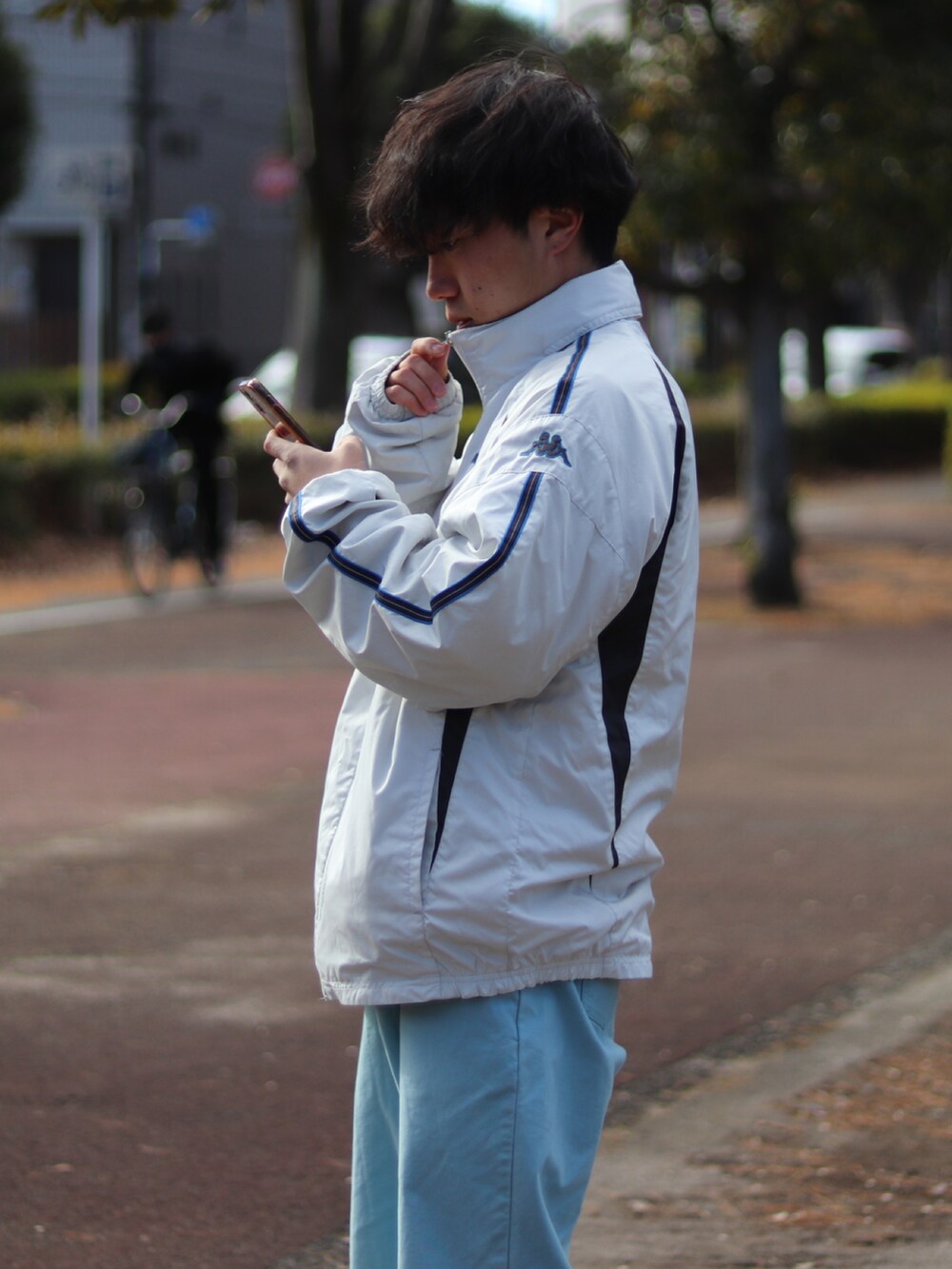 「今日のコーデ、カジュアル、休日スタイル、スポーツミックス、おしゃれさんと繋がりたい、冬コーデ、冬、converse、水色、youtube」｜「Kappaのアイテム（ジャケット/アウター、ホワイト系）」を使った、kanataさん（メンズ・165cm）の冬コーディネートの2枚目の写真