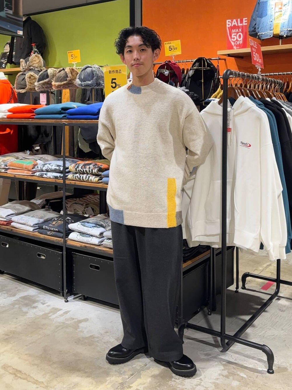 「エアサーマル、低身長、体型カバー、ゆったり、niko and ...、ブルゾン、ニット、ワイドパンツ」｜「niko and...のNEWプレーントゥシューズ（その他シューズ、ブラック系）」を使った、ぜっきーさん（メンズ・165cm）の冬コーディネートの4枚目の写真